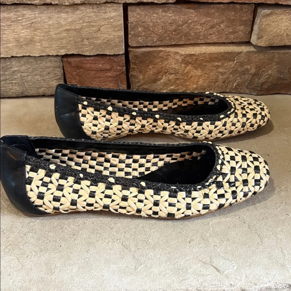 Coldwater Creek sz 9 black and cream rattan woven flats